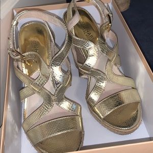 Gold wedges